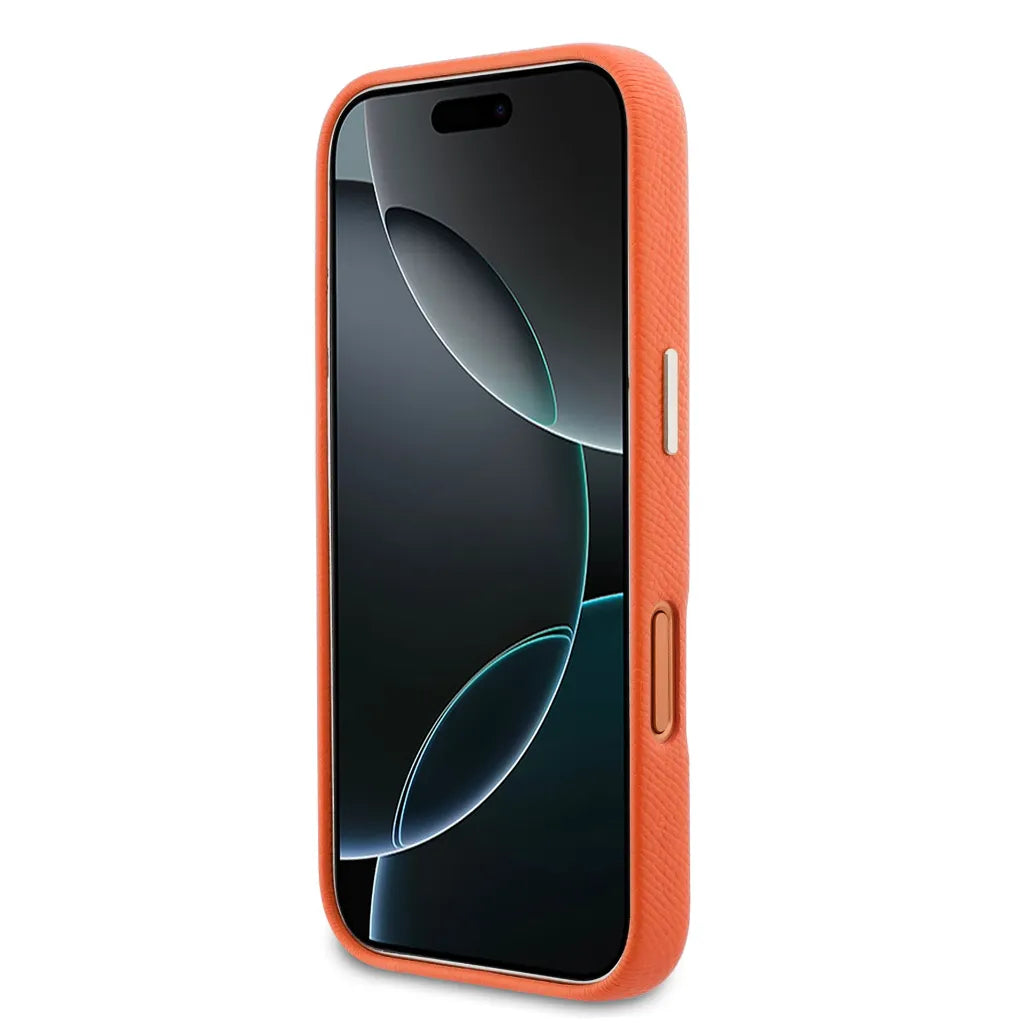 GUESS – Funda para iPhone 17 Pro Efecto Piel Naranja con Logo Guess
